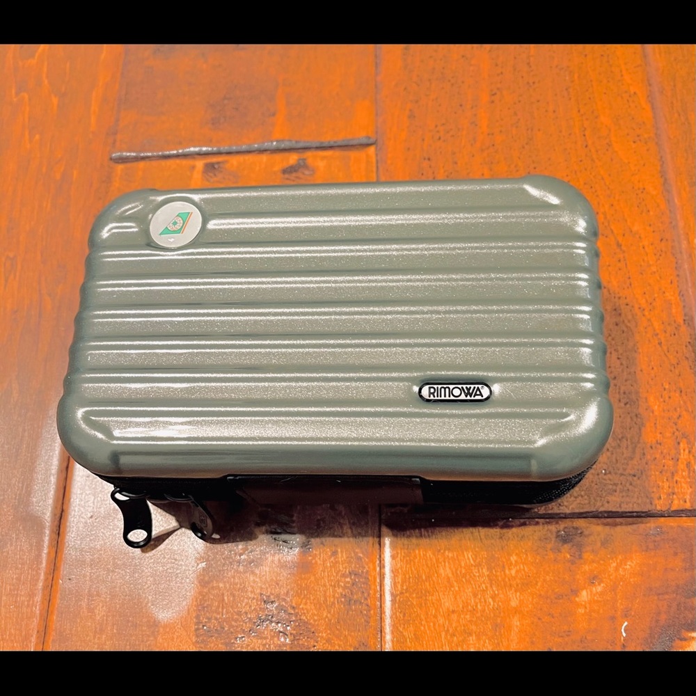 Rear RIMOWA Metallic green Iconic Hard Case